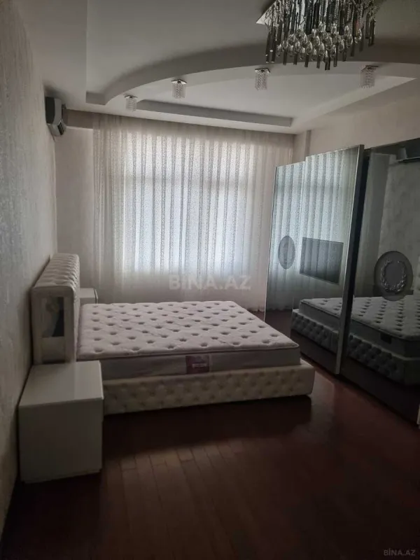 Satılır 3 otaqlı mənzil 153 m²