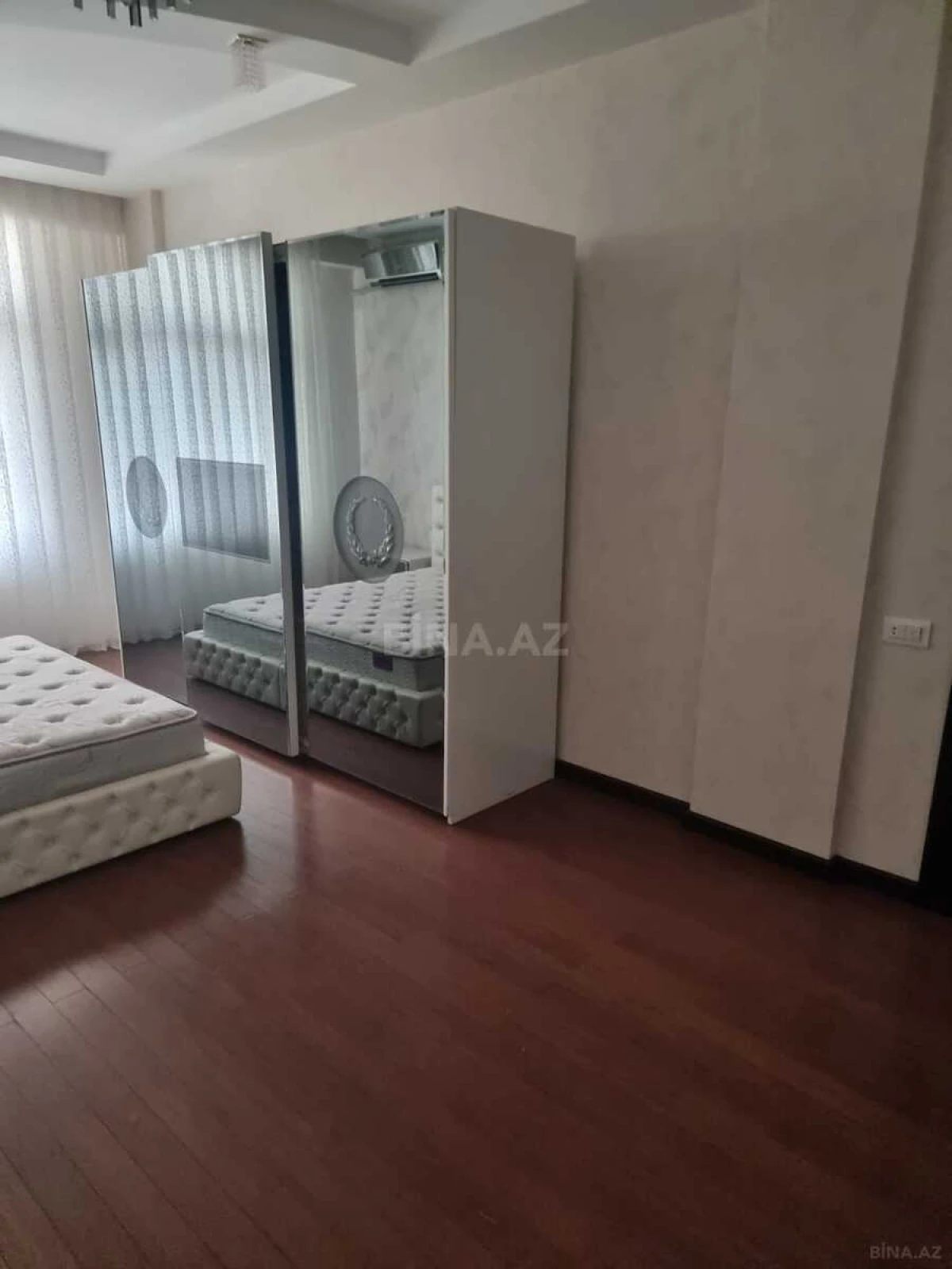 Satılır 3 otaqlı mənzil 153 m²