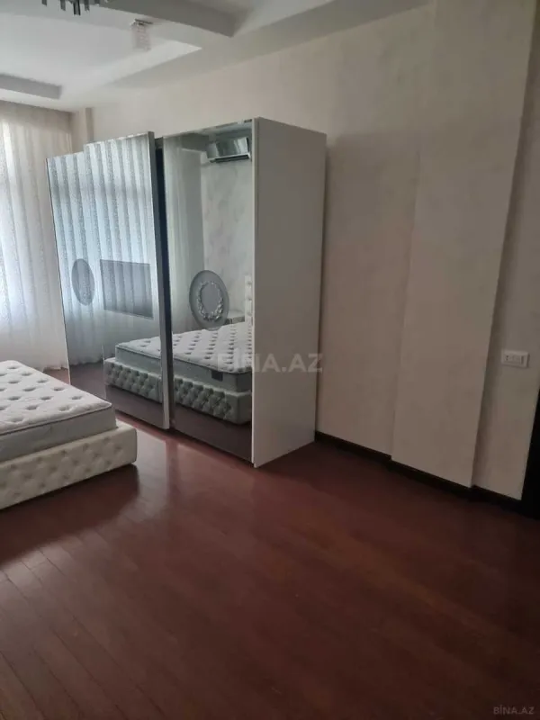 Satılır 3 otaqlı mənzil 153 m²