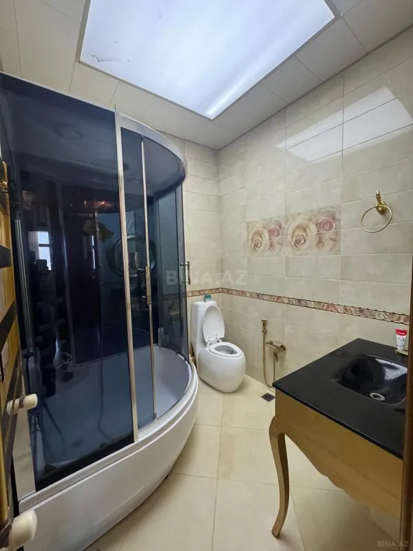 Satılır 3 otaqlı mənzil 138 m²