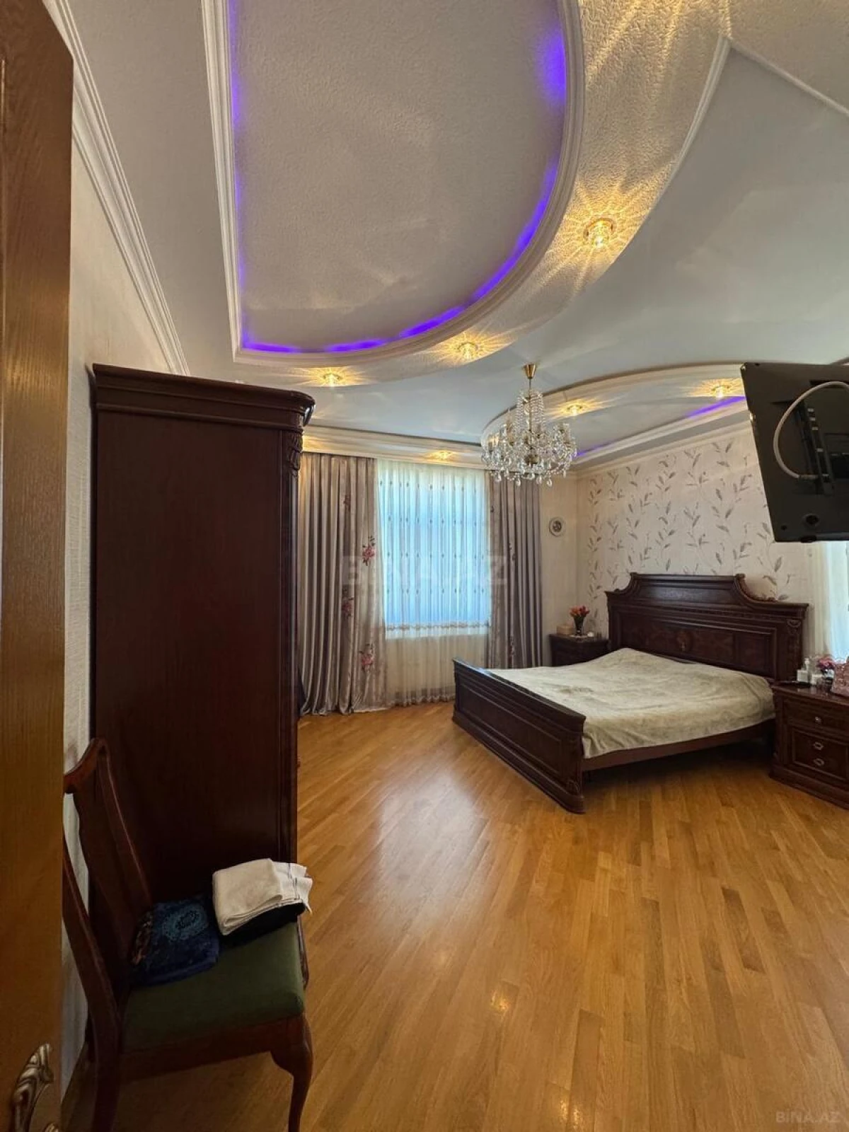 Satılır 3 otaqlı mənzil 138 m²