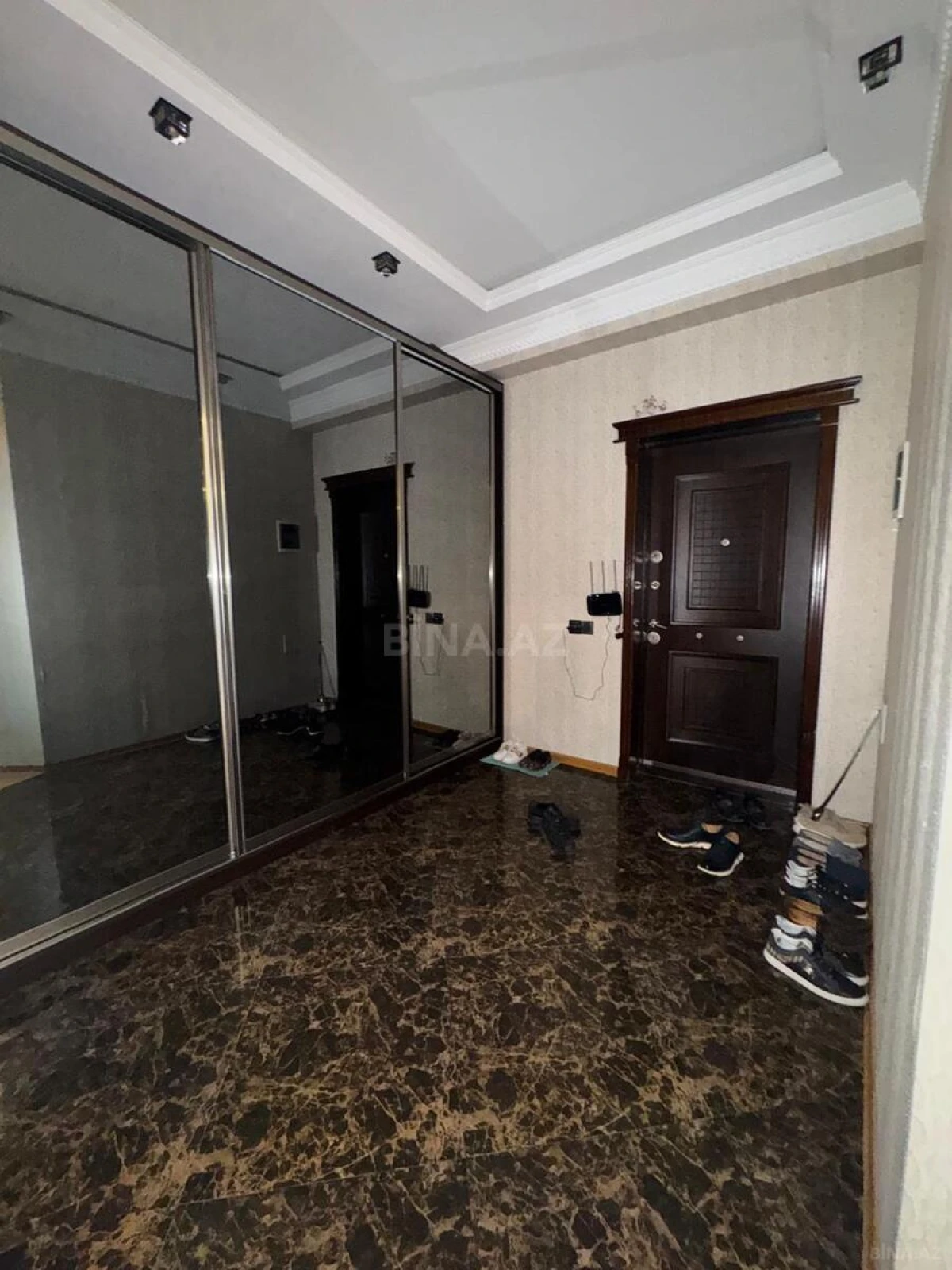 Satılır 3 otaqlı mənzil 138 m²