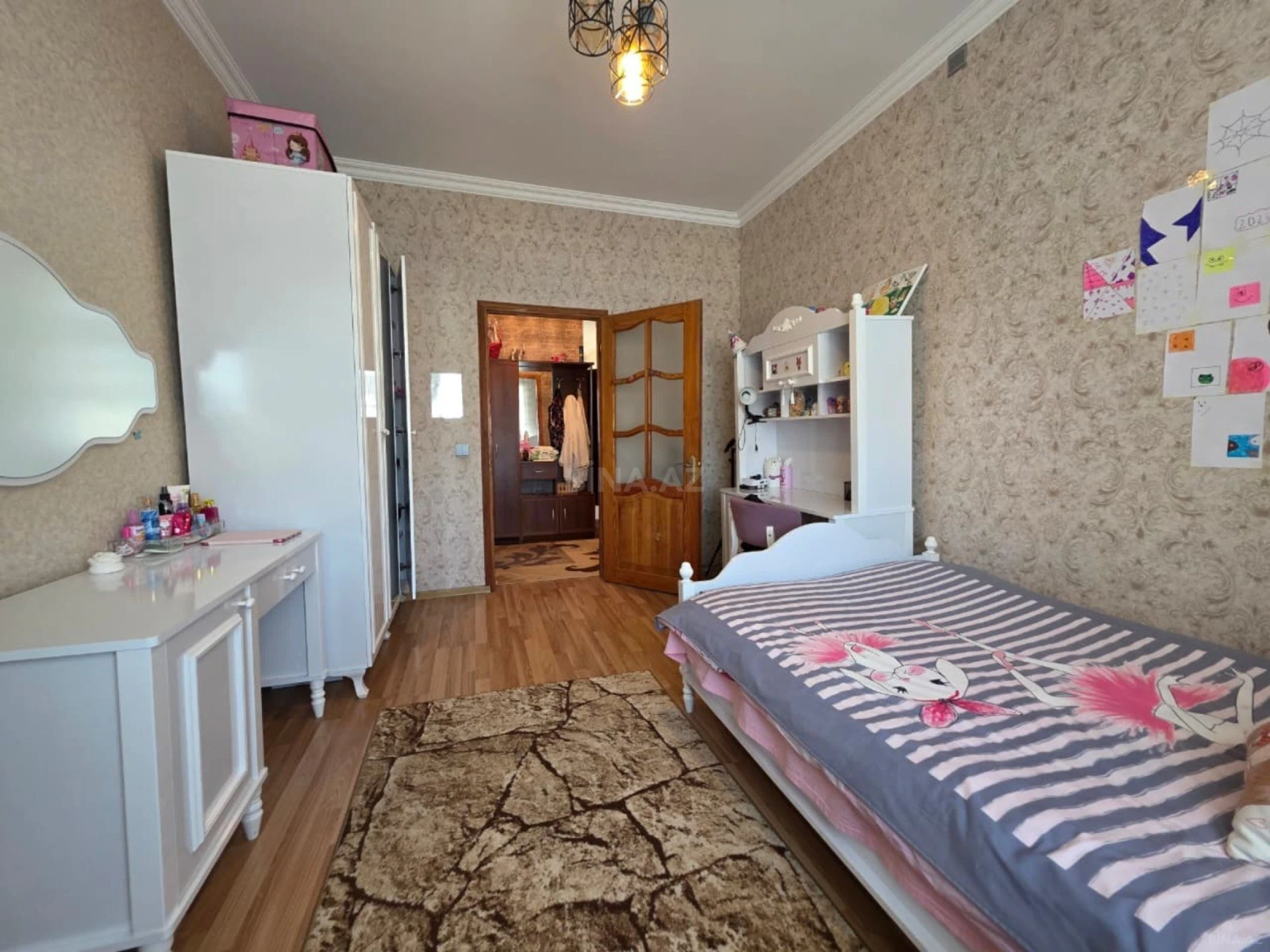 Satılır 4 otaqlı mənzil 120 m²