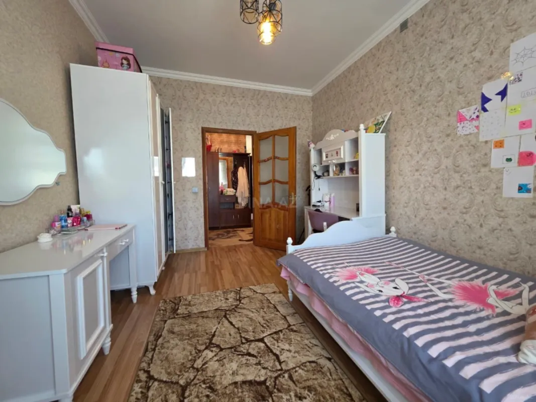 Satılır 4 otaqlı mənzil 120 m²