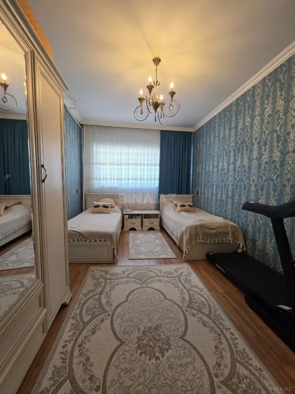 Satılır 4 otaqlı mənzil 120 m²