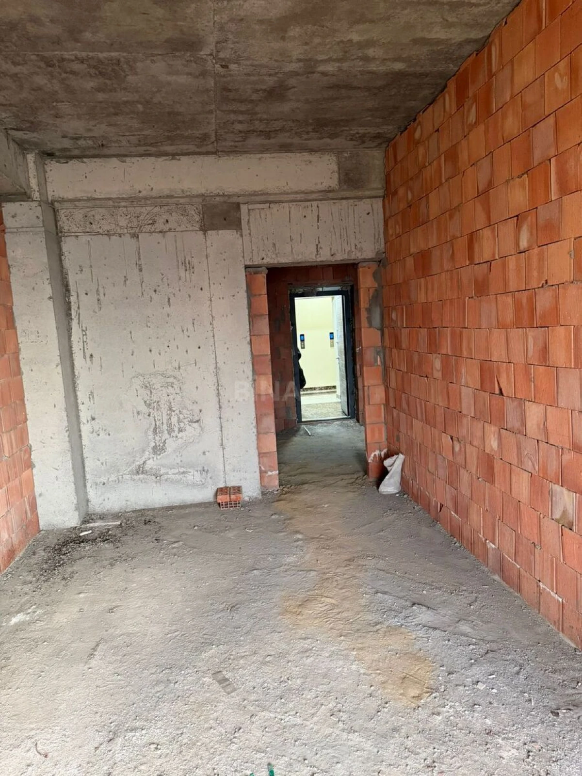 Satılır 1 otaqlı mənzil 60 m²