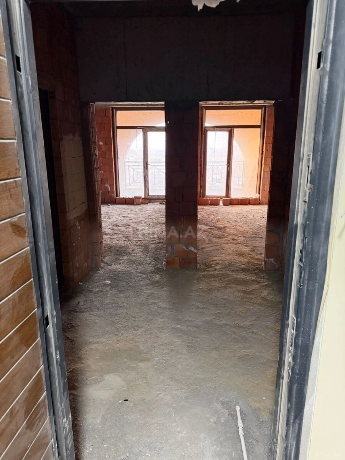 Satılır 1 otaqlı mənzil 60 m²