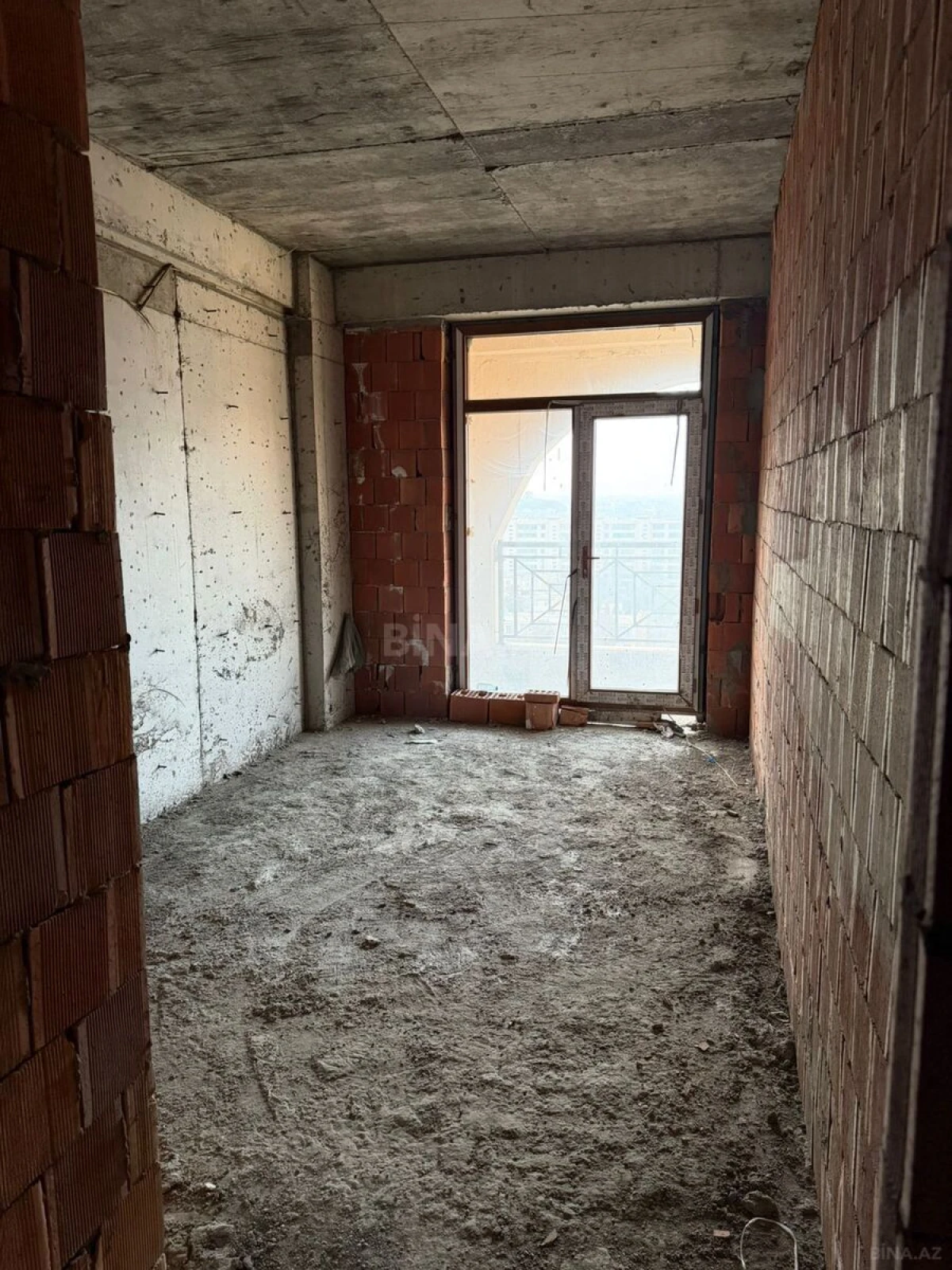 Satılır 1 otaqlı mənzil 60 m²