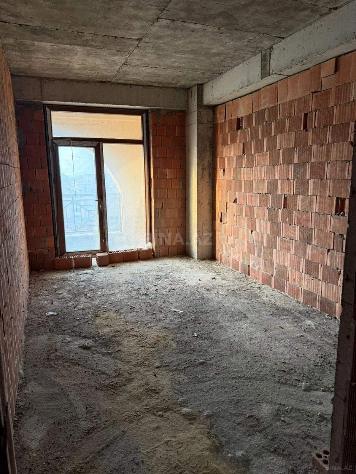 Satılır 1 otaqlı mənzil 60 m²