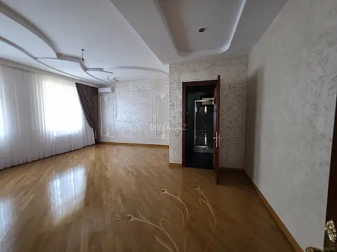 Satılır 6 otaqlı həyət evi 543 m²