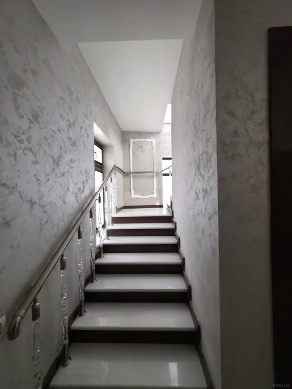 Satılır 6 otaqlı həyət evi 543 m²