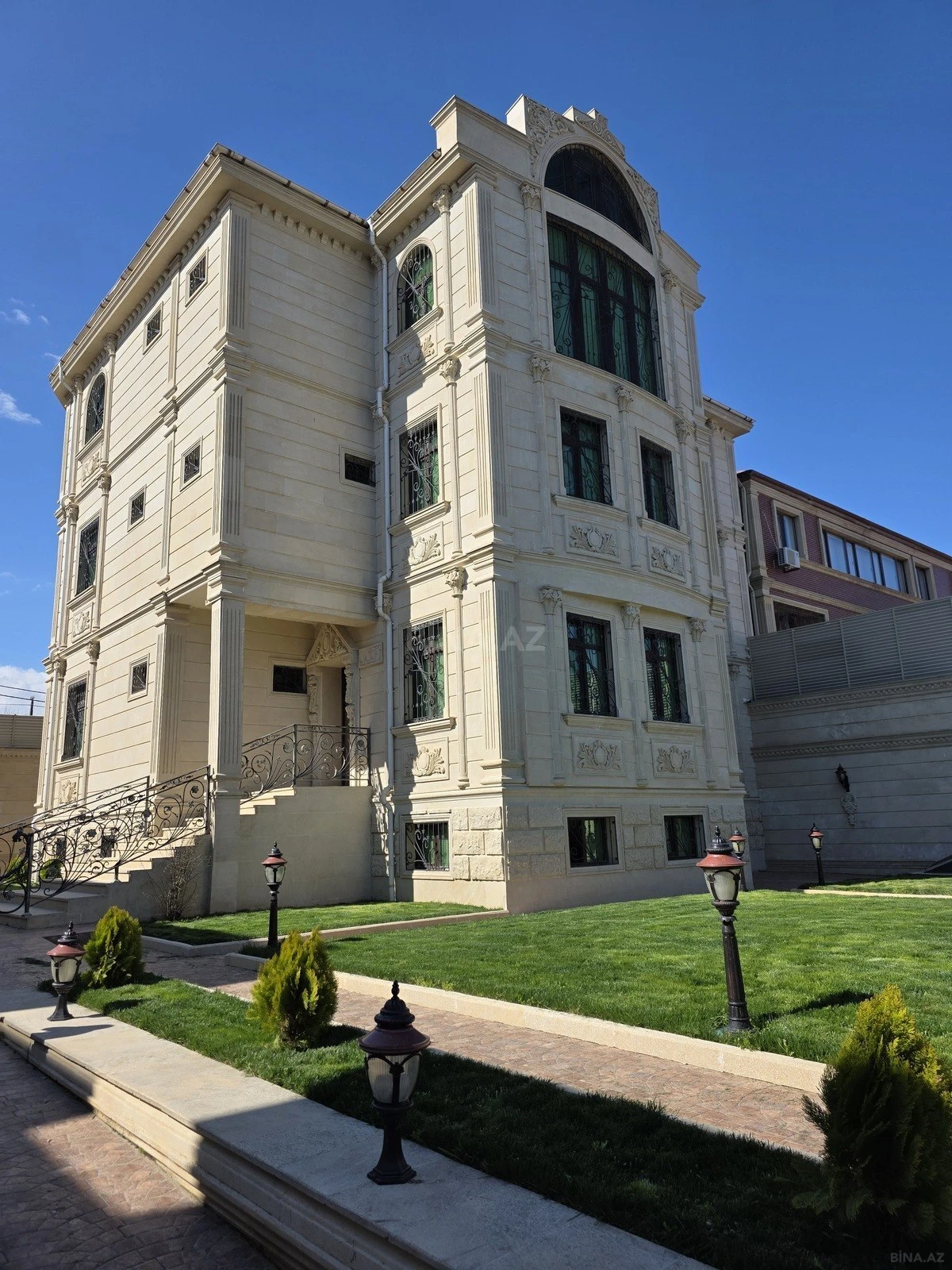 Satılır 6 otaqlı həyət evi 543 m²