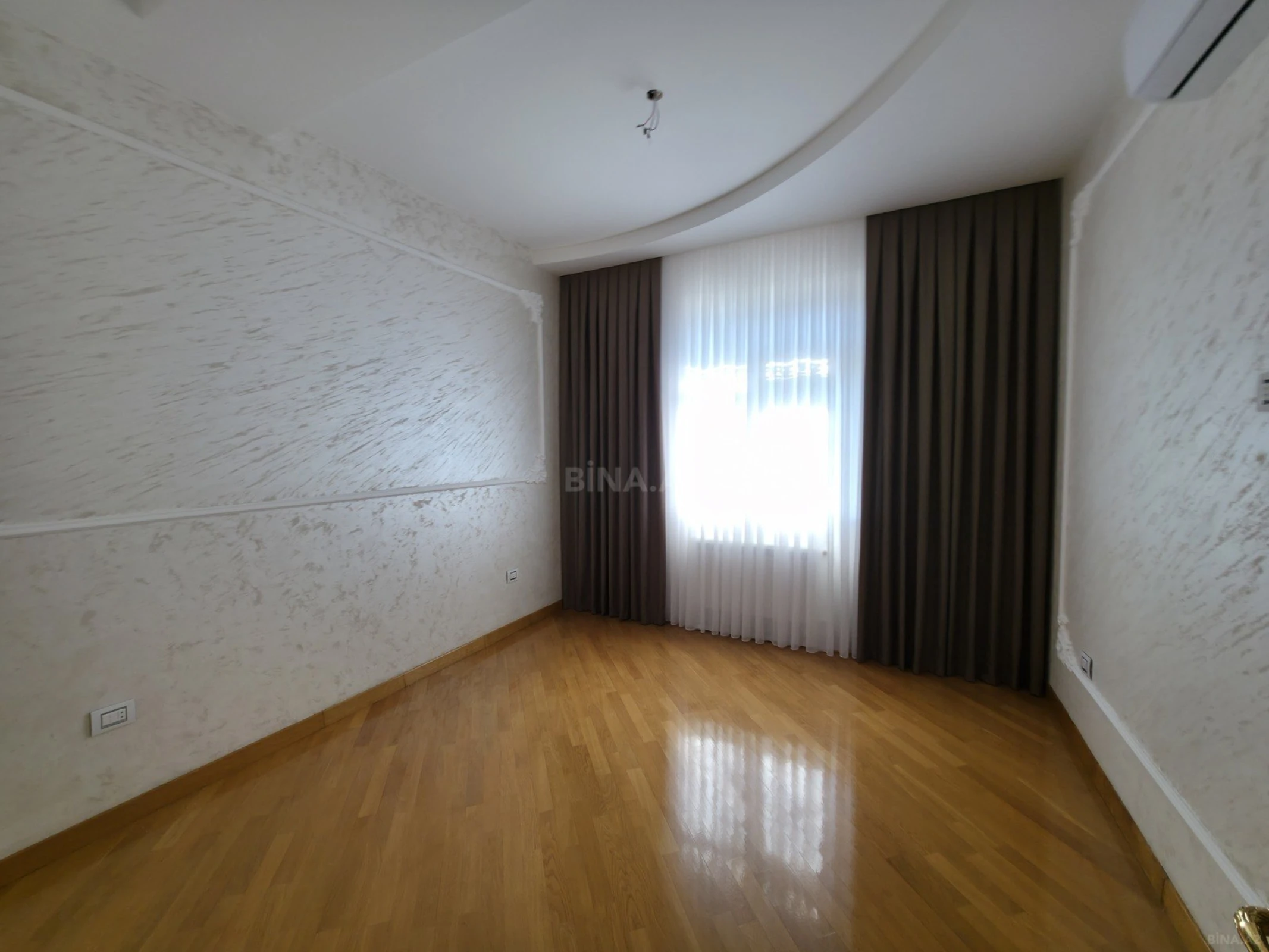 Satılır 6 otaqlı həyət evi 543 m²