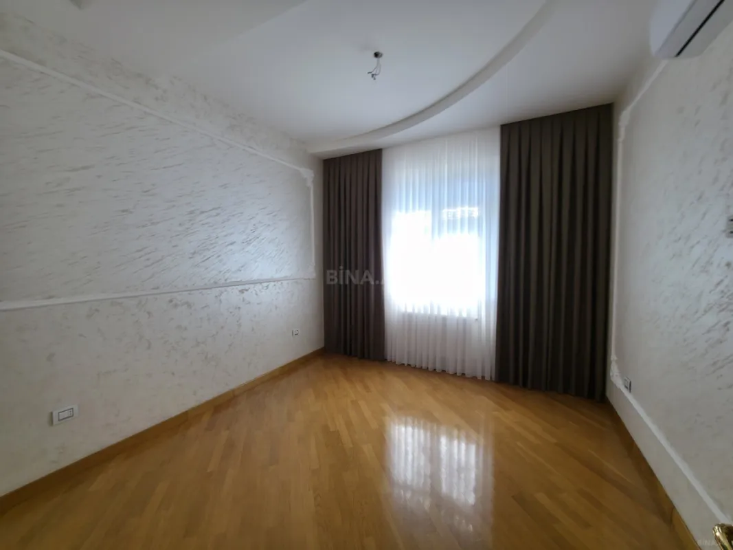 Satılır 6 otaqlı həyət evi 543 m²