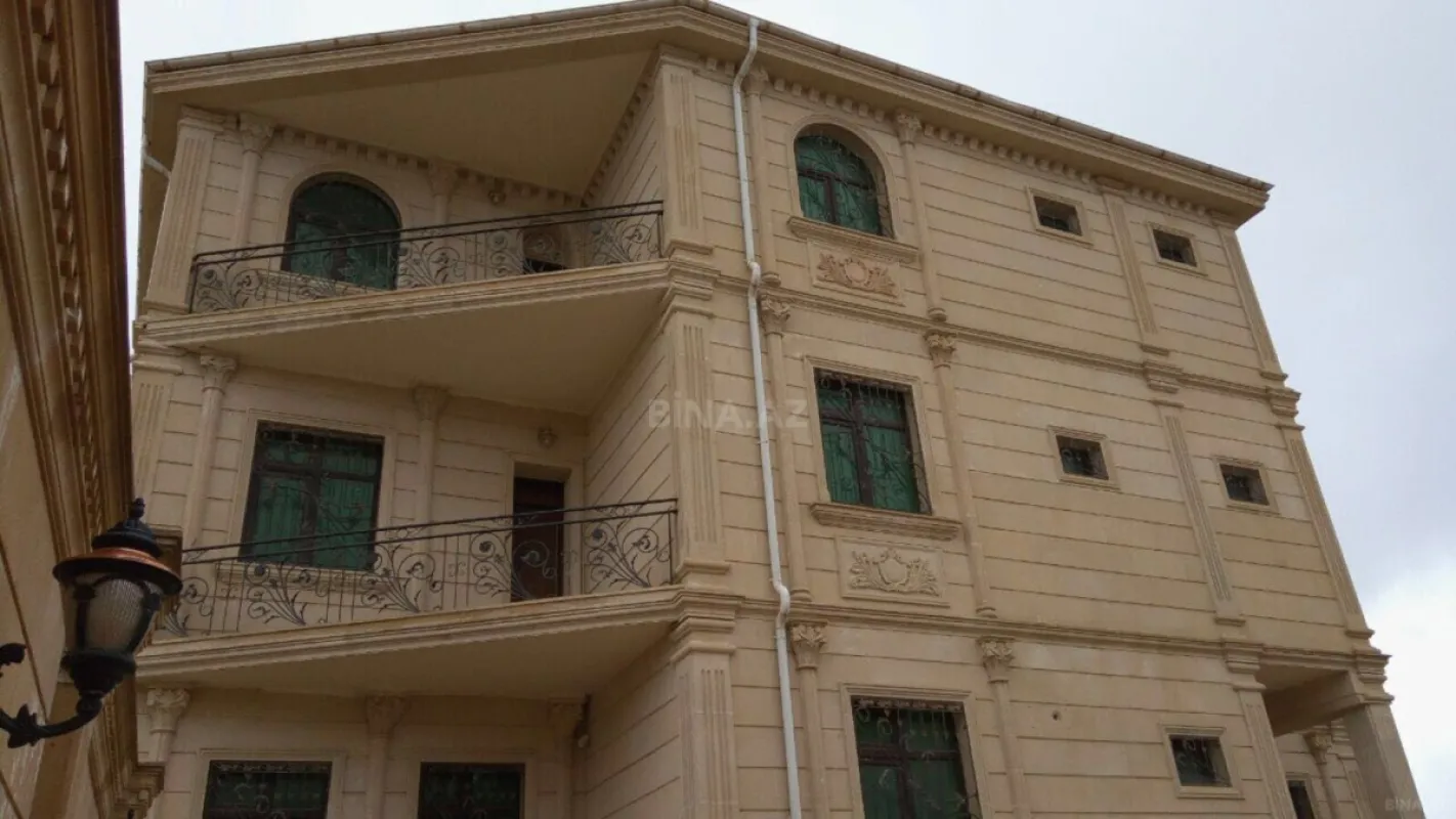 Satılır 6 otaqlı həyət evi 543 m²