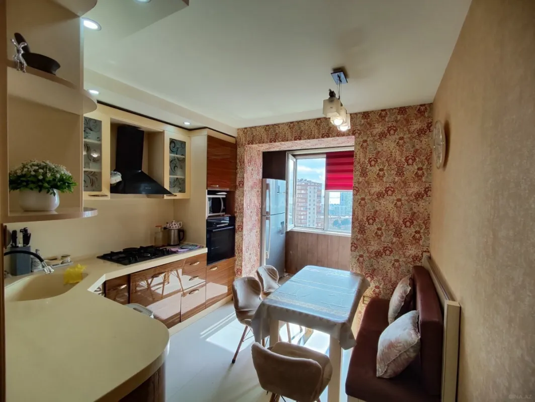 Satılır 3 otaqlı mənzil 82 m²