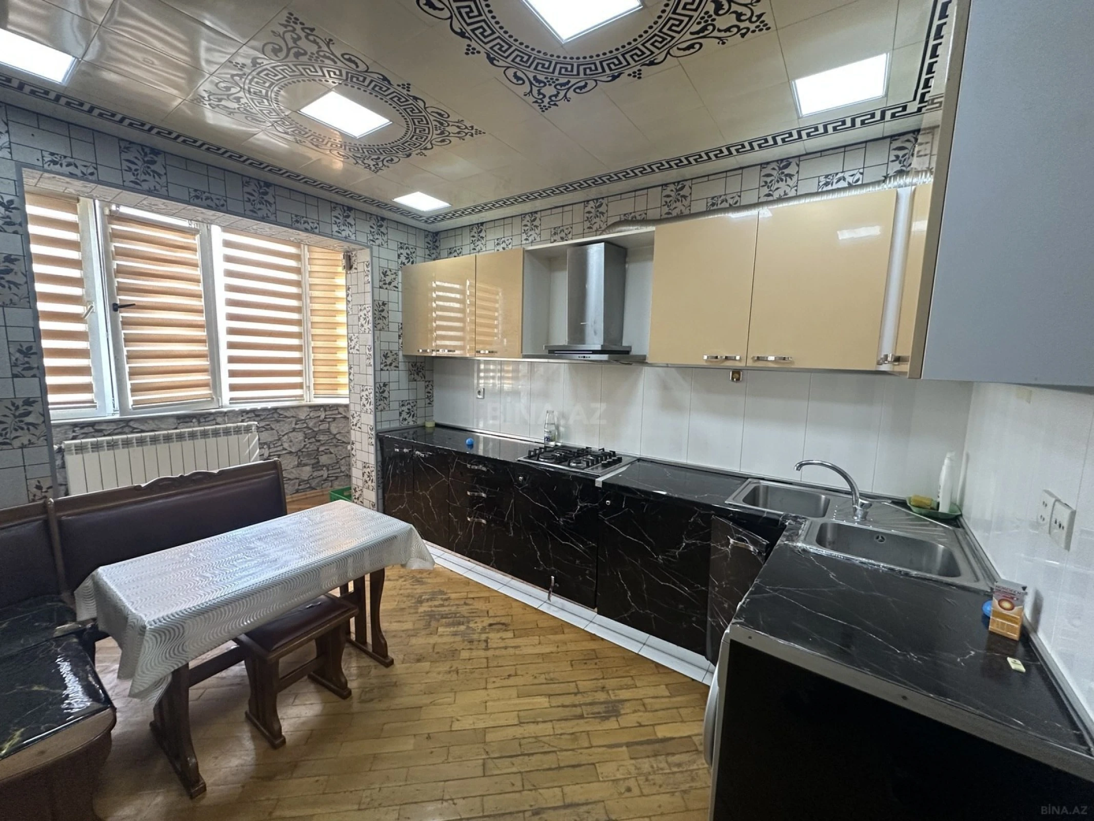 Kirayə verilir 2 otaqlı mənzil 75 m²