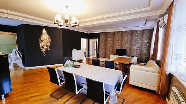 Satılır 4 otaqlı mənzil 132 m²