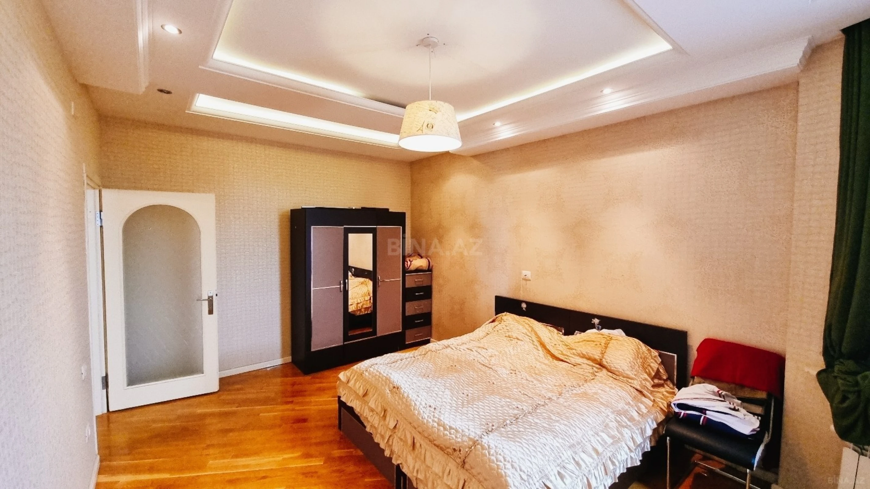 Satılır 4 otaqlı mənzil 132 m²