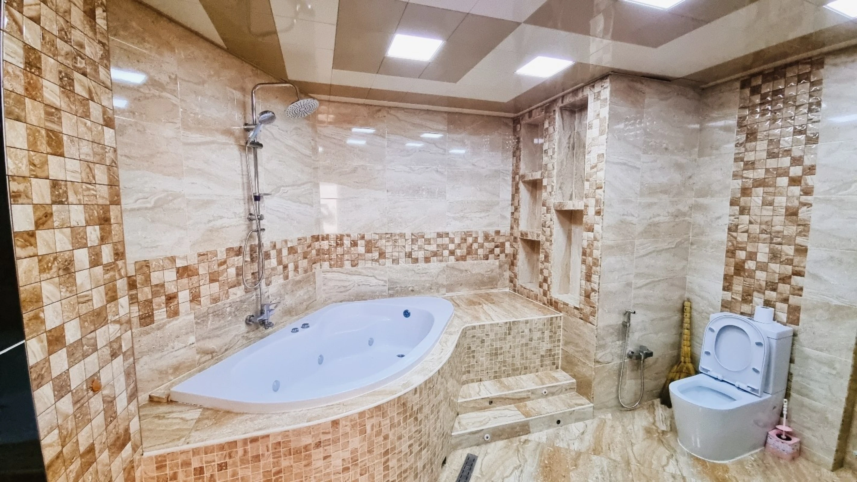 Satılır 4 otaqlı mənzil 132 m²
