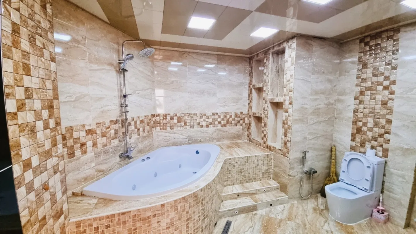 Satılır 4 otaqlı mənzil 132 m²
