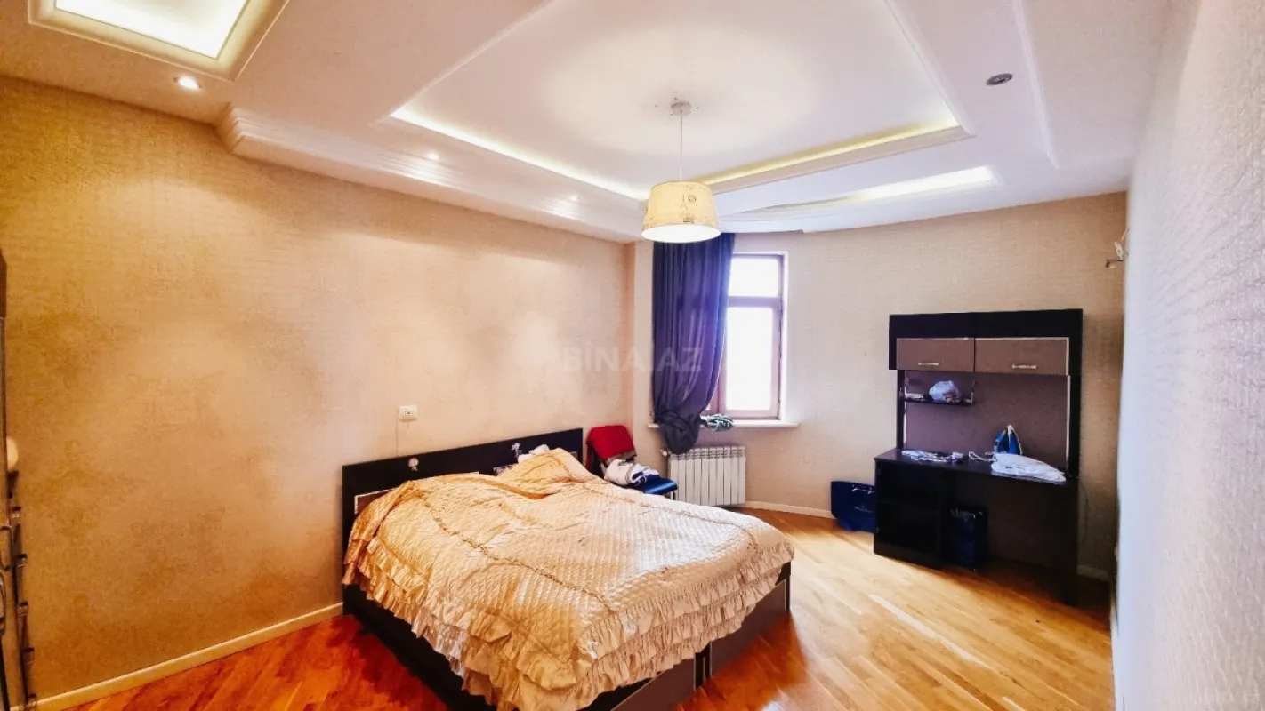 Satılır 4 otaqlı mənzil 132 m²