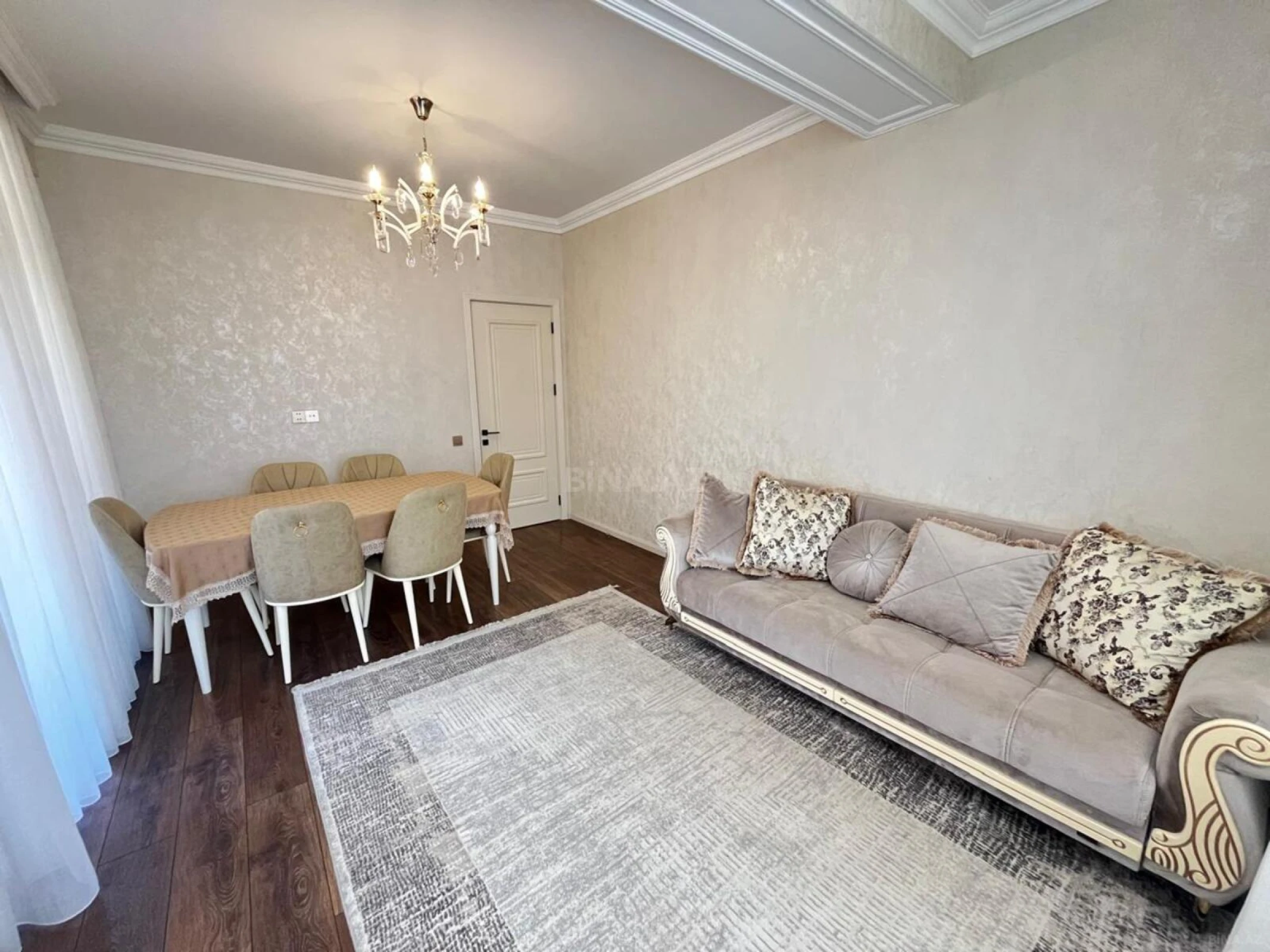 Kirayə verilir 2 otaqlı mənzil 80 m²