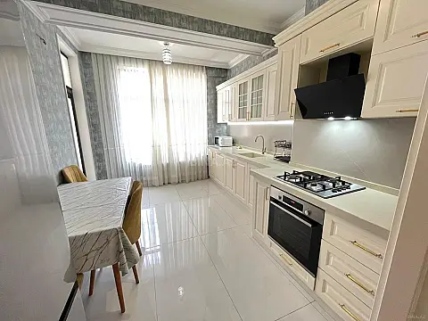 Kirayə verilir 2 otaqlı mənzil 80 m²