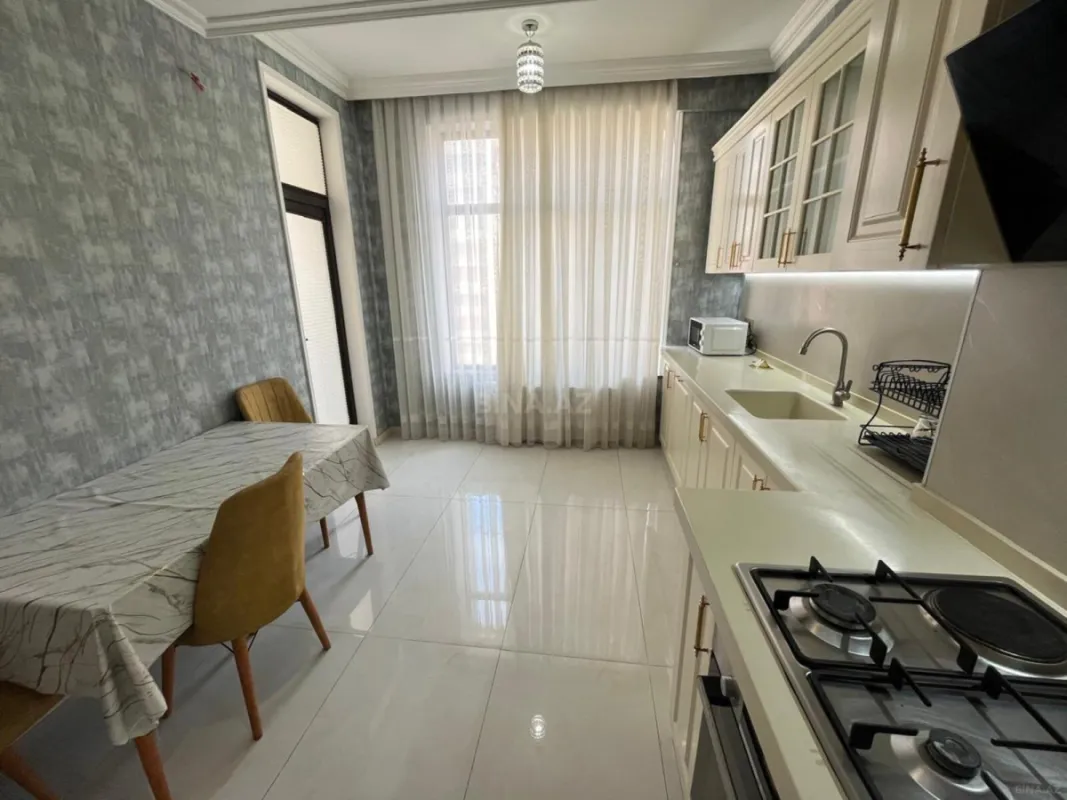 Kirayə verilir 2 otaqlı mənzil 80 m²