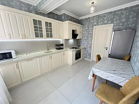 Kirayə verilir 2 otaqlı mənzil 80 m²