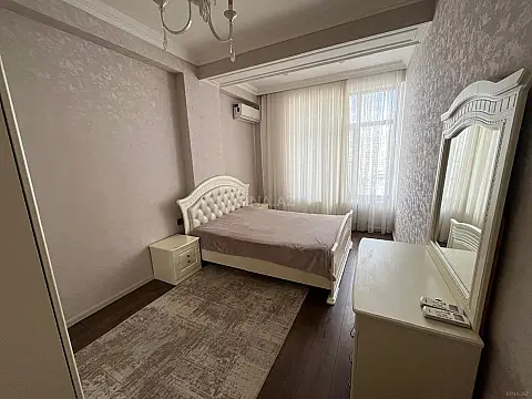 Kirayə verilir 2 otaqlı mənzil 80 m²