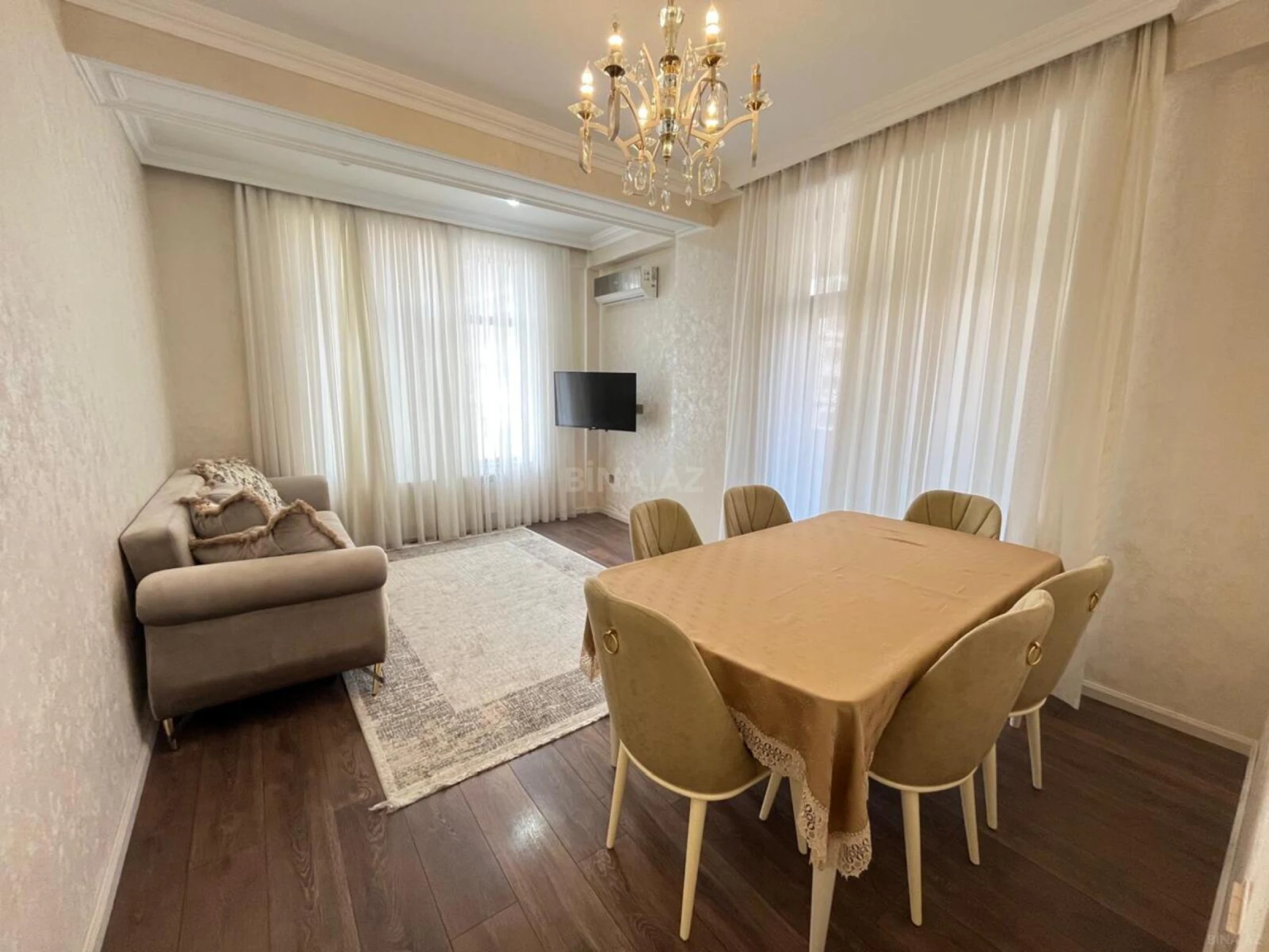 Kirayə verilir 2 otaqlı mənzil 80 m²