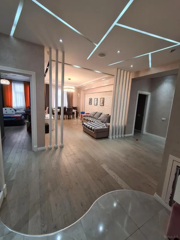 Satılır 3 otaqlı mənzil 125 m²