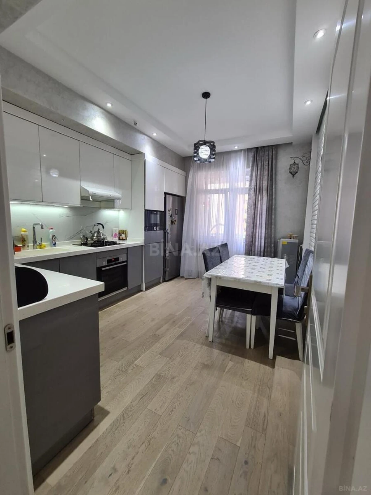 Satılır 3 otaqlı mənzil 125 m²