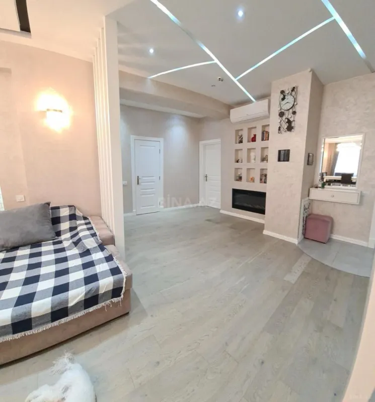 Satılır 3 otaqlı mənzil 125 m²