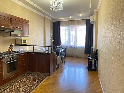Kirayə verilir 2 otaqlı mənzil 105 m²
