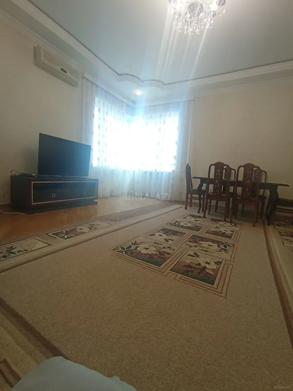 Kirayə verilir 2 otaqlı mənzil 105 m²