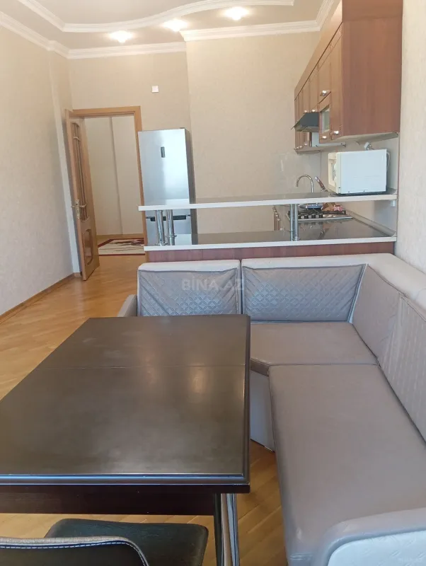 Kirayə verilir 2 otaqlı mənzil 105 m²