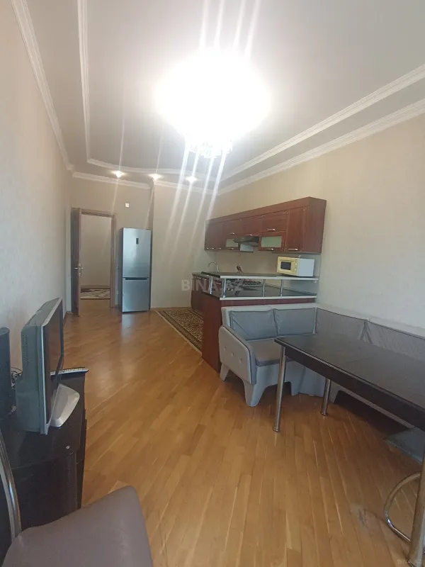 Kirayə verilir 2 otaqlı mənzil 105 m²
