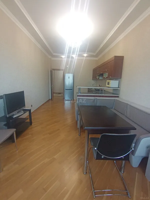 Kirayə verilir 2 otaqlı mənzil 105 m²