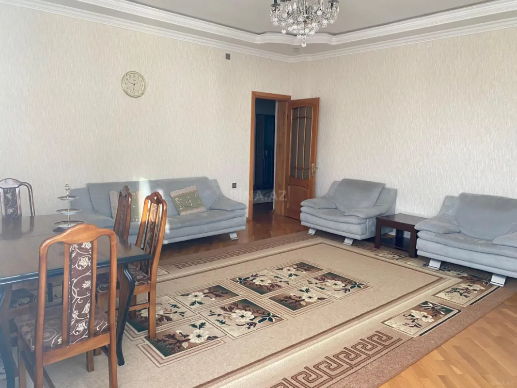 Kirayə verilir 2 otaqlı mənzil 105 m²