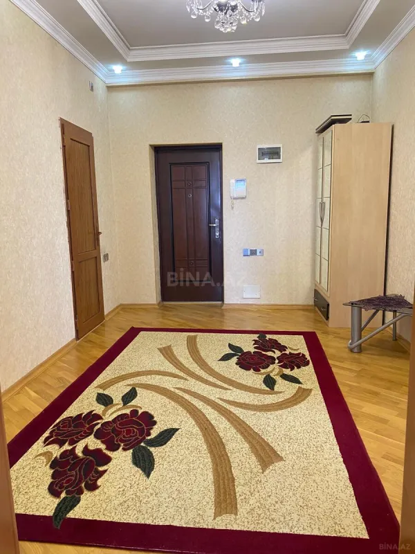 Kirayə verilir 2 otaqlı mənzil 105 m²