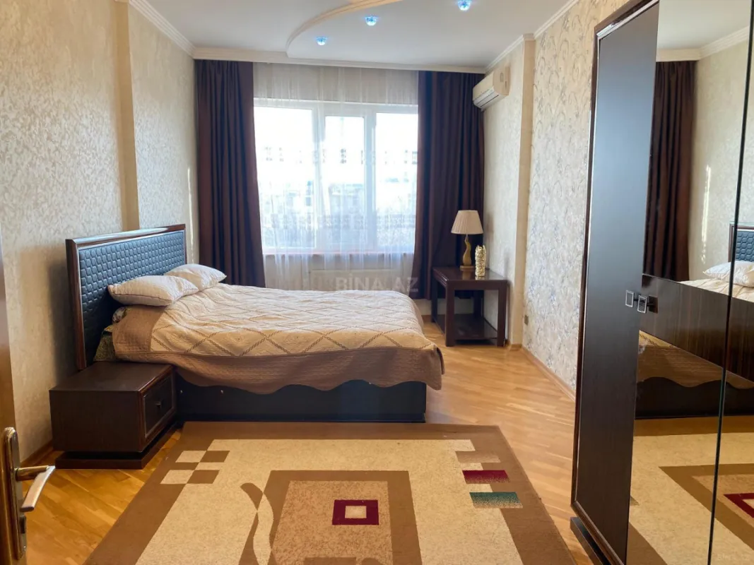Kirayə verilir 2 otaqlı mənzil 105 m²