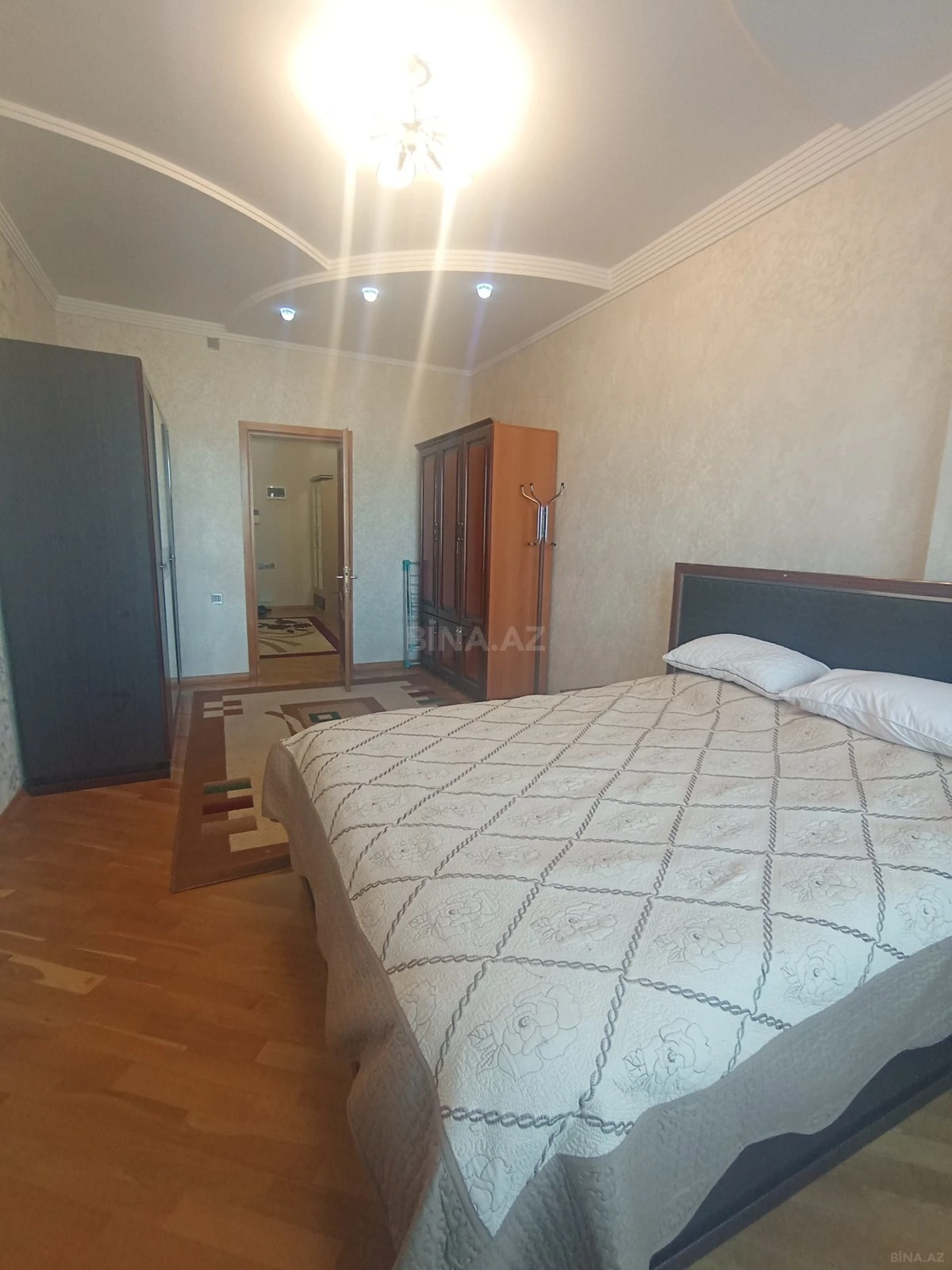 Kirayə verilir 2 otaqlı mənzil 105 m²