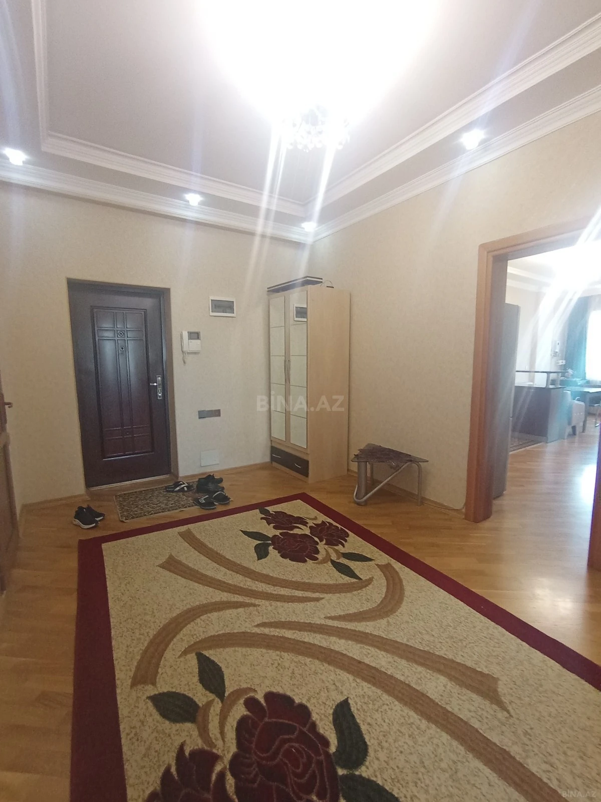 Kirayə verilir 2 otaqlı mənzil 105 m²