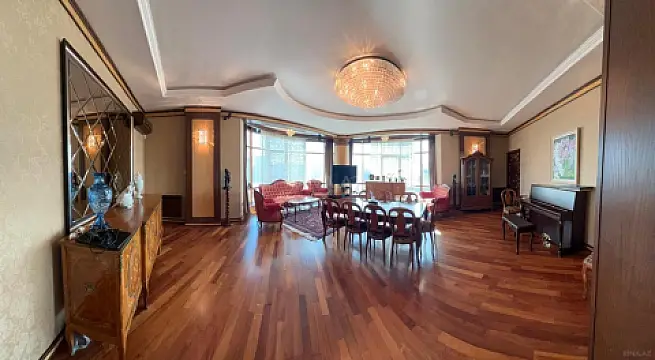 Satılır 4 otaqlı mənzil 220 m²