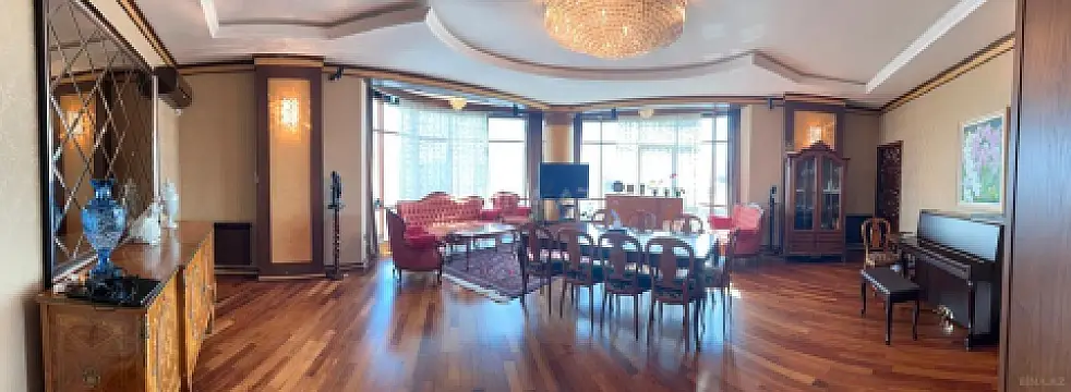 Satılır 4 otaqlı mənzil 220 m²