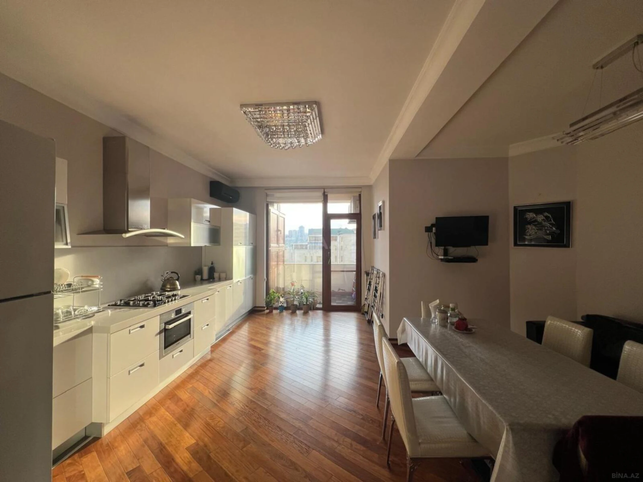 Satılır 4 otaqlı mənzil 220 m²