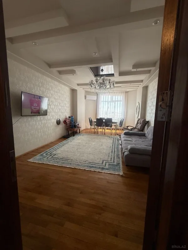 Satılır 2 otaqlı mənzil 101 m²