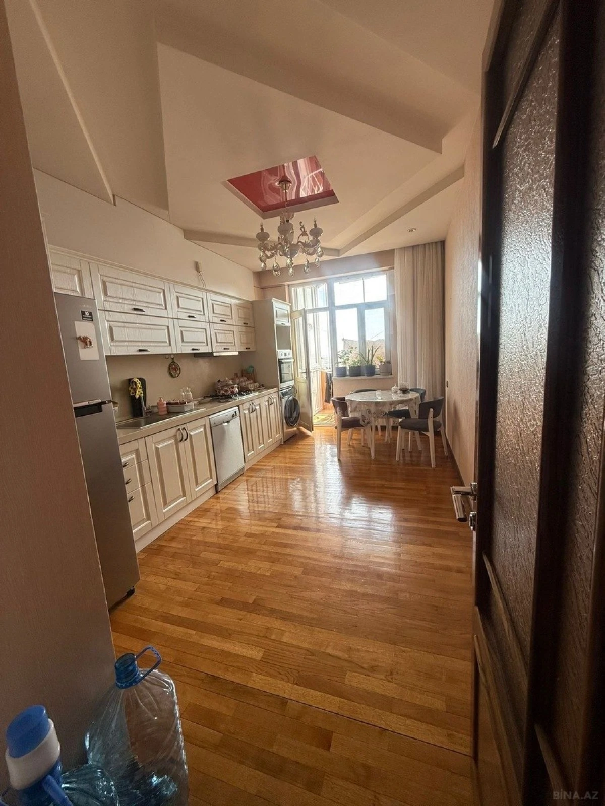 Satılır 2 otaqlı mənzil 101 m²